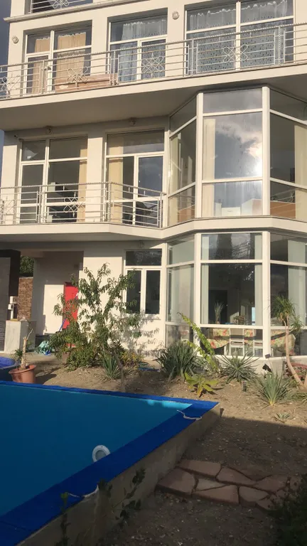 Новый дизайнерский европейский дом недалеко от моря, у Ялта интурист