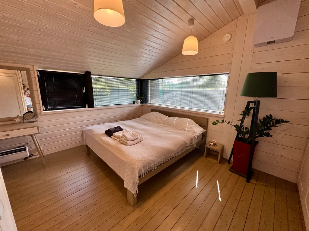 Коттедж Дом с летним бассейном (4 спальни) — Дубна