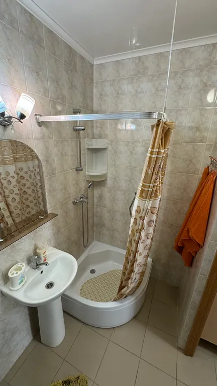 Комфортный дом и двор целиком под ключ без хозяина у моря Комильфо