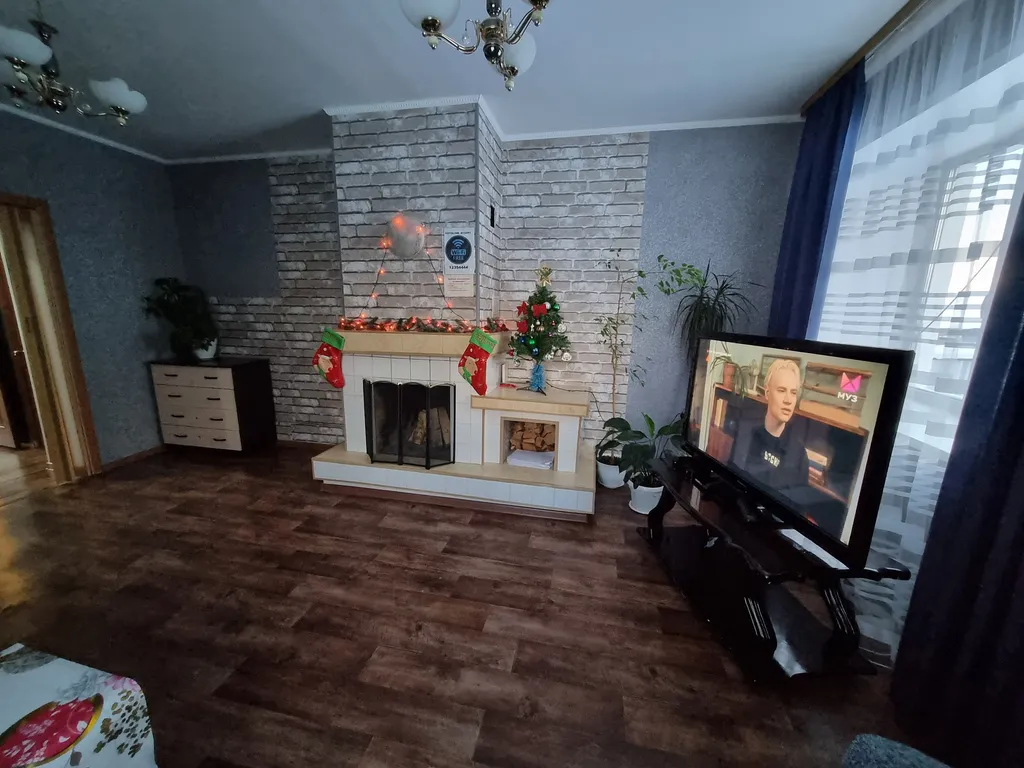 Часть дома с камином