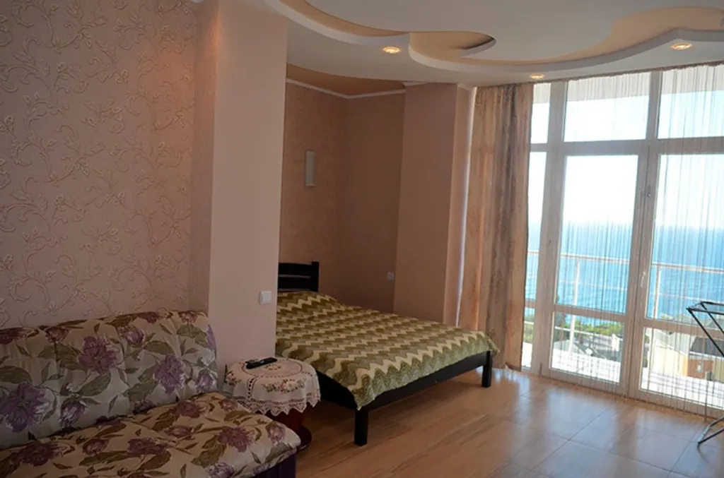 Красивая квартира-студия с прекрасным видом на море в Мисхоре