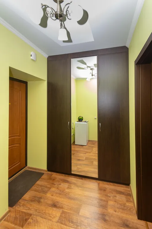 Квартира Улучшенная студия — Тюмень