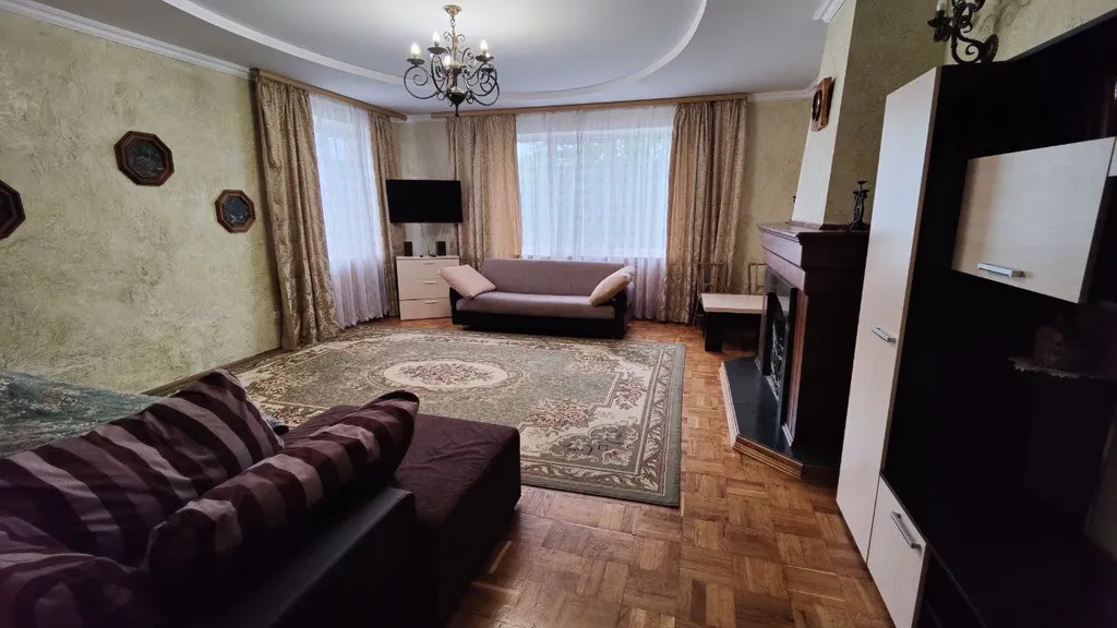 Частный дом с территорией и выходом в лес