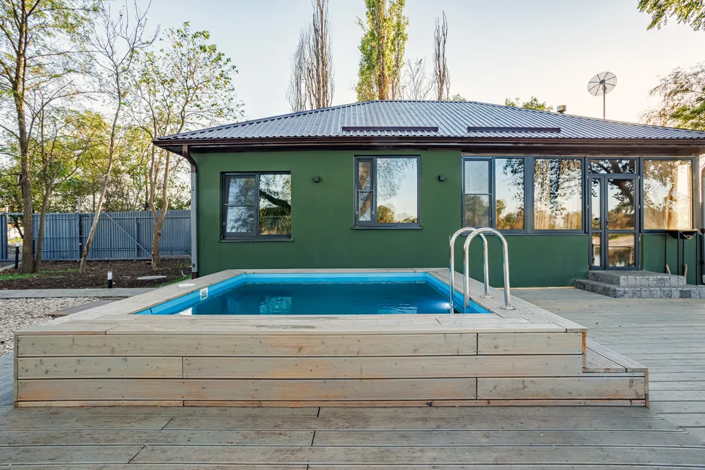 Дом на берегу реки