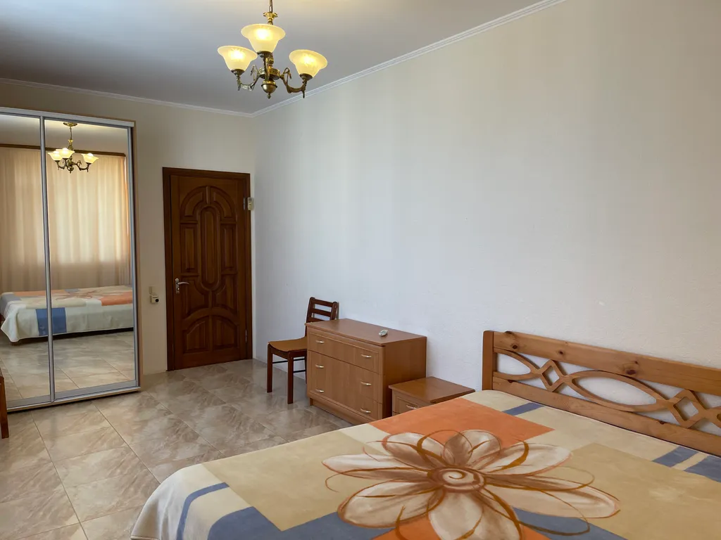 Уютная 4-х комнатная квартира в центре Евпатории с видом на море