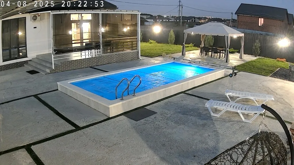 Дом с бассейном