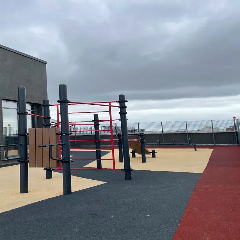 Выдающуюся квартира с дизайнерским ремонтом в центре города