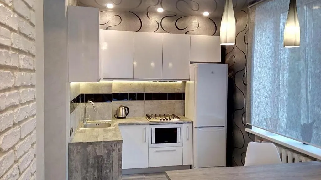 Сталинка вблизи вокзалов и исторического центра