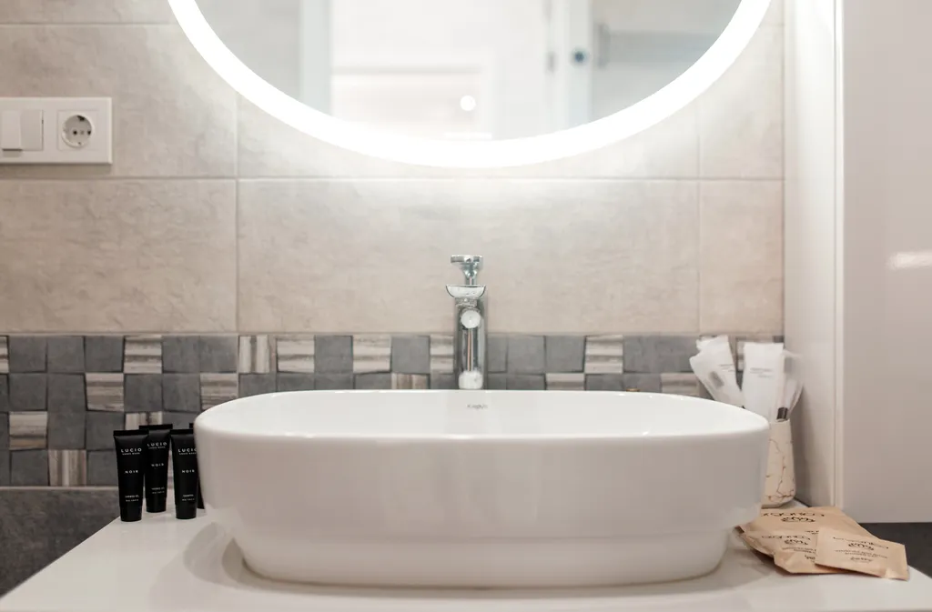 Дом Кантри со своим двором и парковкой