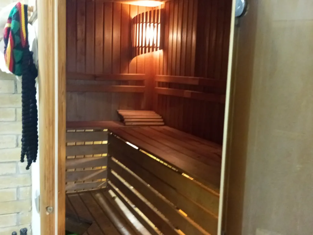 Уютный домик у леса рядом с городом