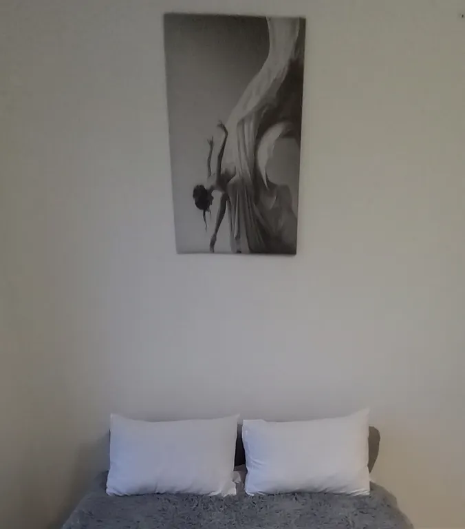 Студия с видом на завораживащие огни города