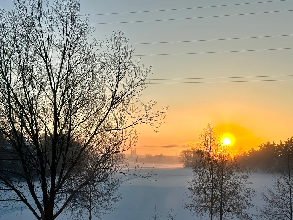 Номер с панорамными окнами и видом на озеро