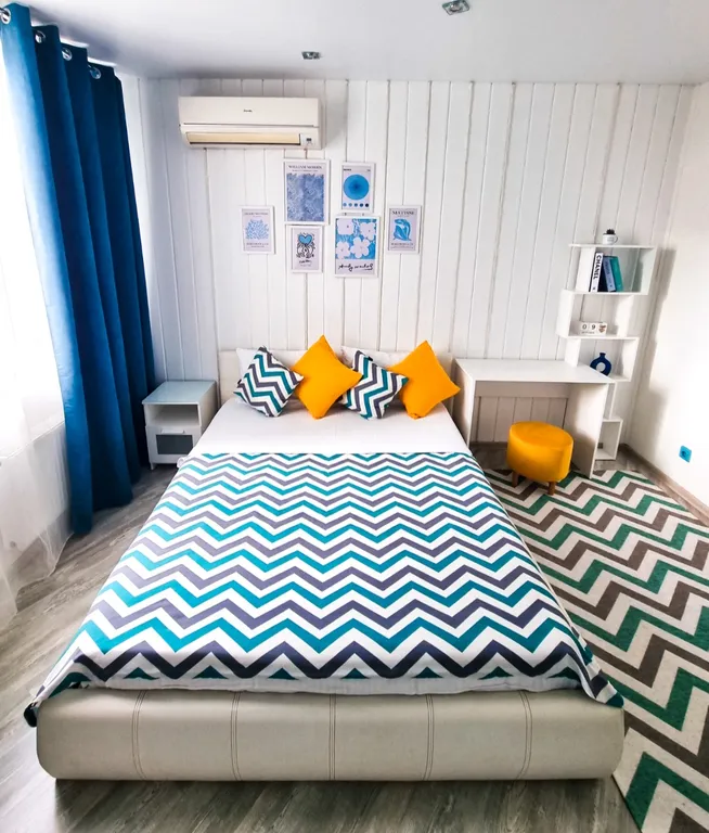 Уютная квартира с панорамными окнами и джакузи