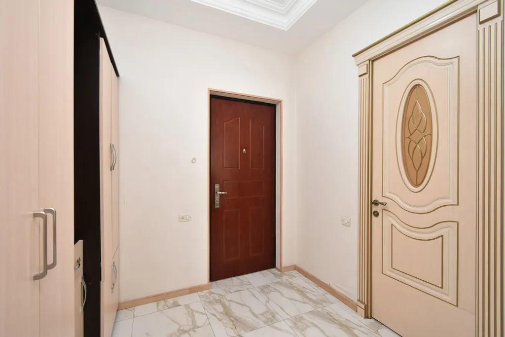 Apartment on Pavstos