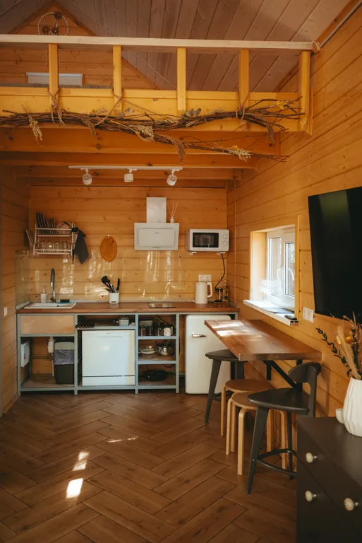 Барнхаус с панорамными окнами, камином и банным чаном фурако