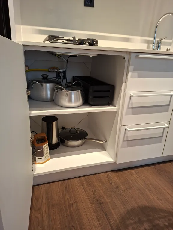 Трёхкомнатная квартира в центре Тбилиси с балконом, вид во двор