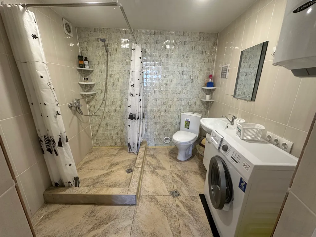 Уютная 2-комнатная квартира со своим двориком