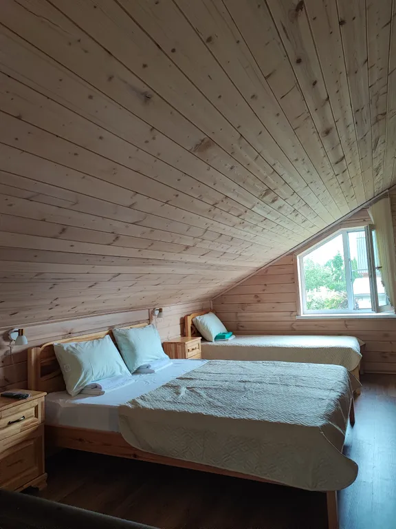 Коттедж Просторный деревянный коттедж половина дома 2 этажа 3Л — Осташёво