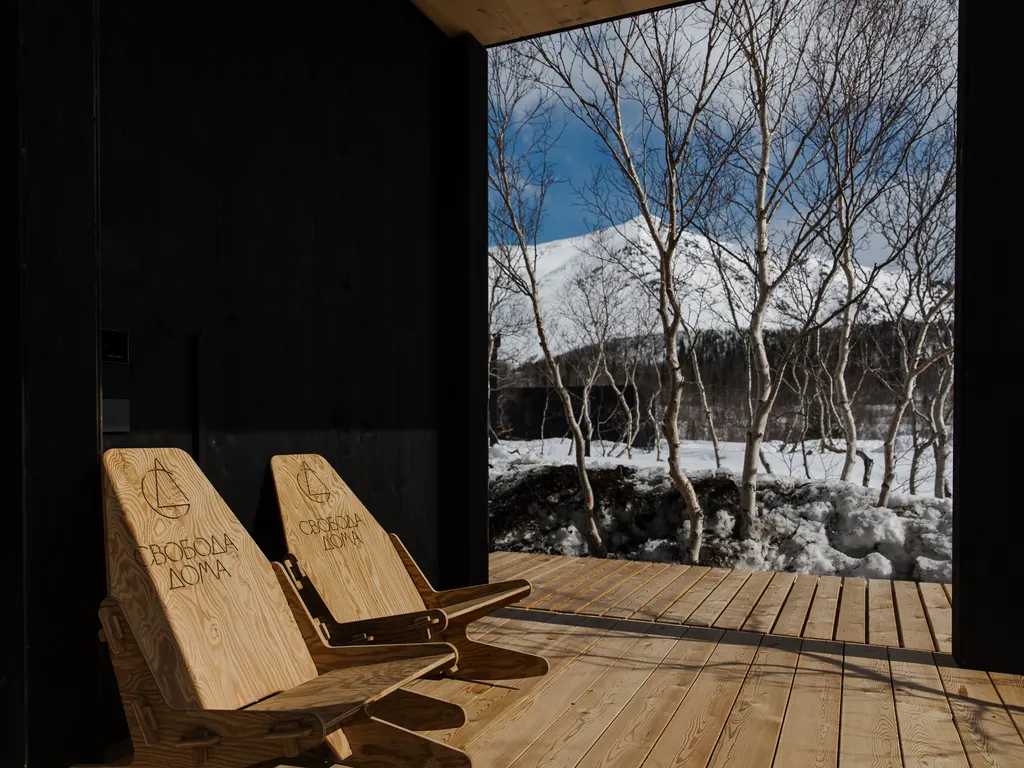 Коттедж «Хибины» с видом на горы и просторной верандой