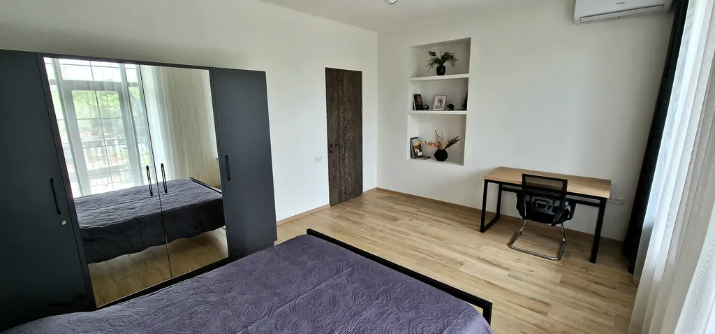 3-комнатная квартира с видом на парк у площади Республика