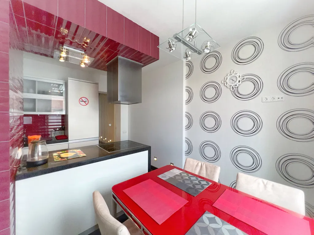 Стильная двухкомнатная квартира с разделенными комнатами в районе ГГМ