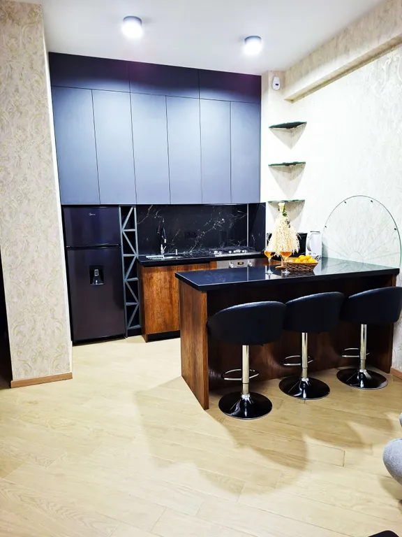 Двухкомнатная квартира в центре Тбилиси с балконом