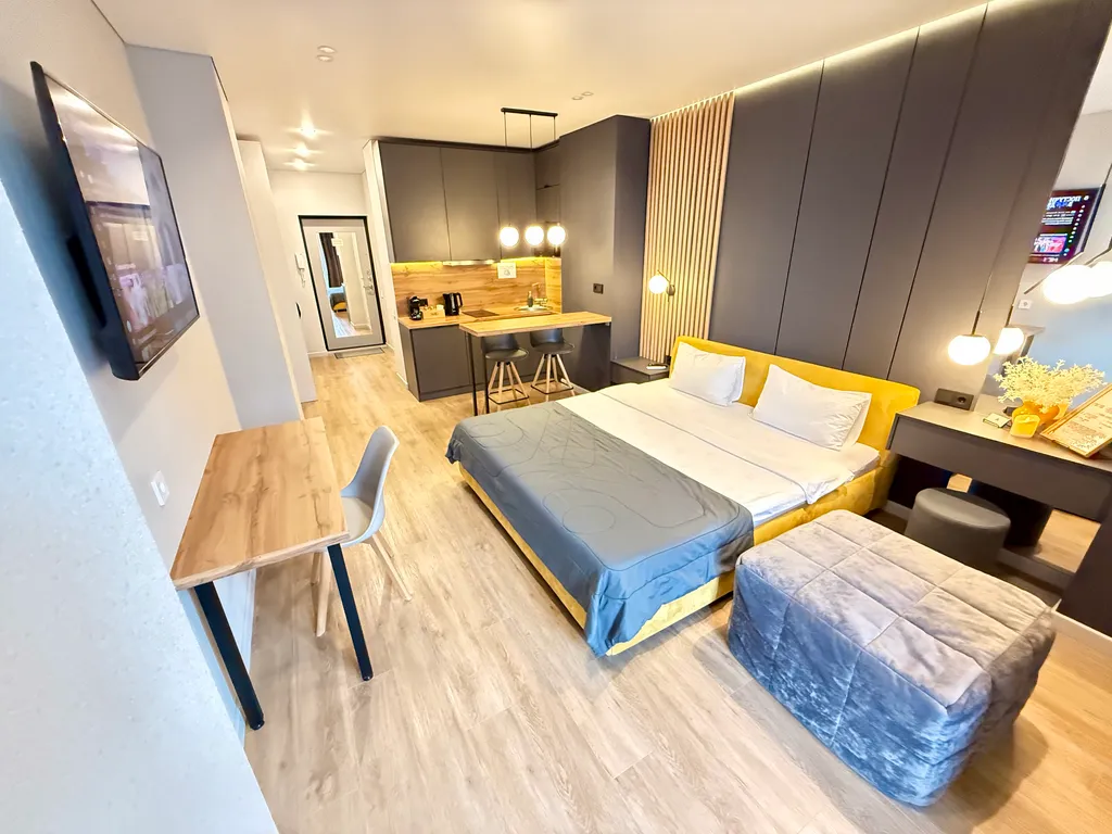 Авторская студия рядом с ТРК Горизонт