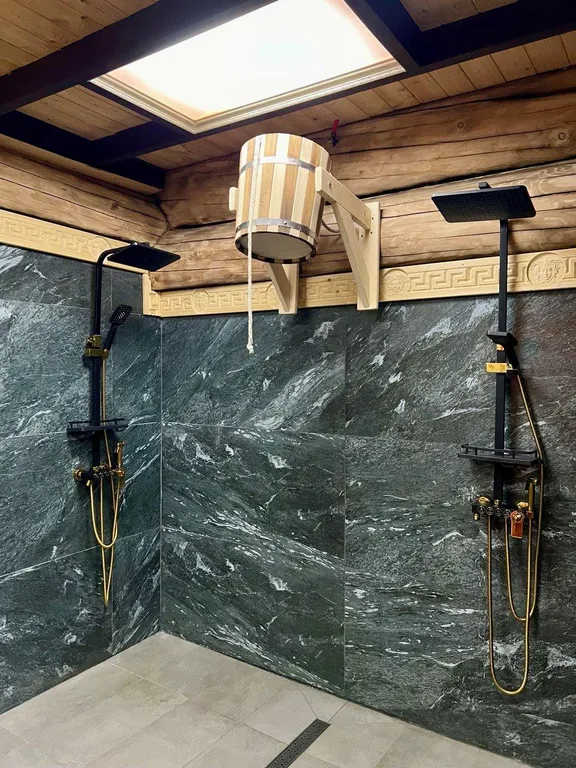 Дом из цельного массива с баней