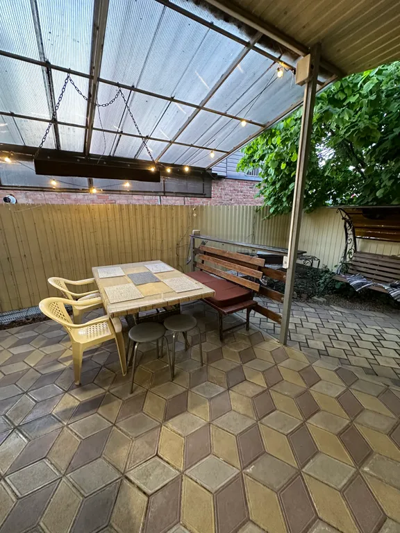 Уютный домик с балконом и террасой