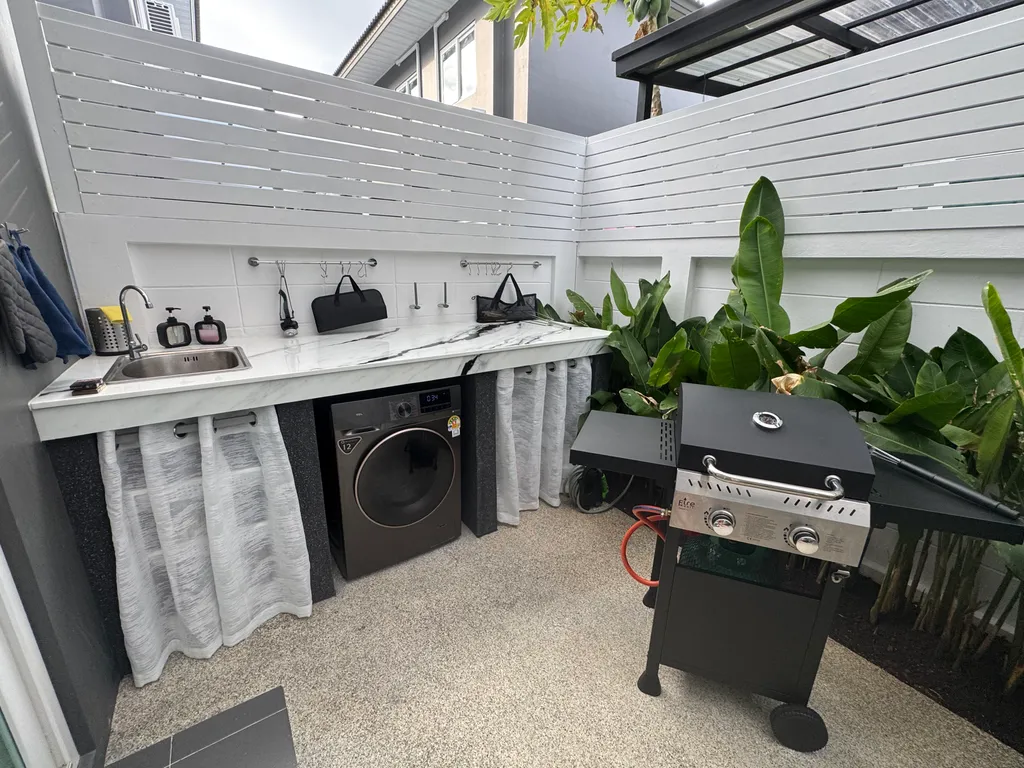 SvoyLux солнечный остров в океане