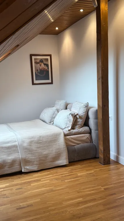 Лофт - мансарда с фронтальным видом на море