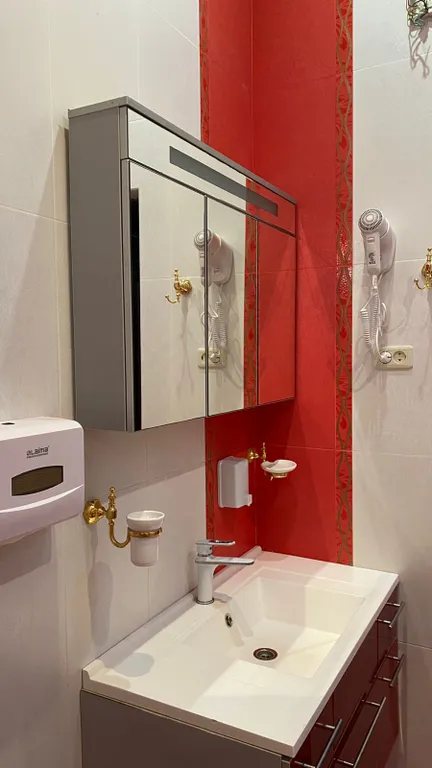 Большой 3х-этаж. дом на берегу моря