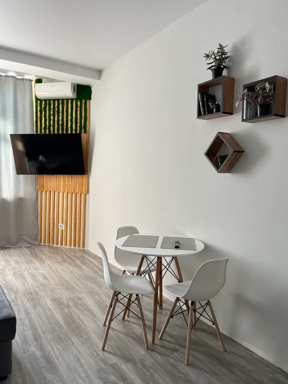 Уютная студия с видом на горы, на берегу моря