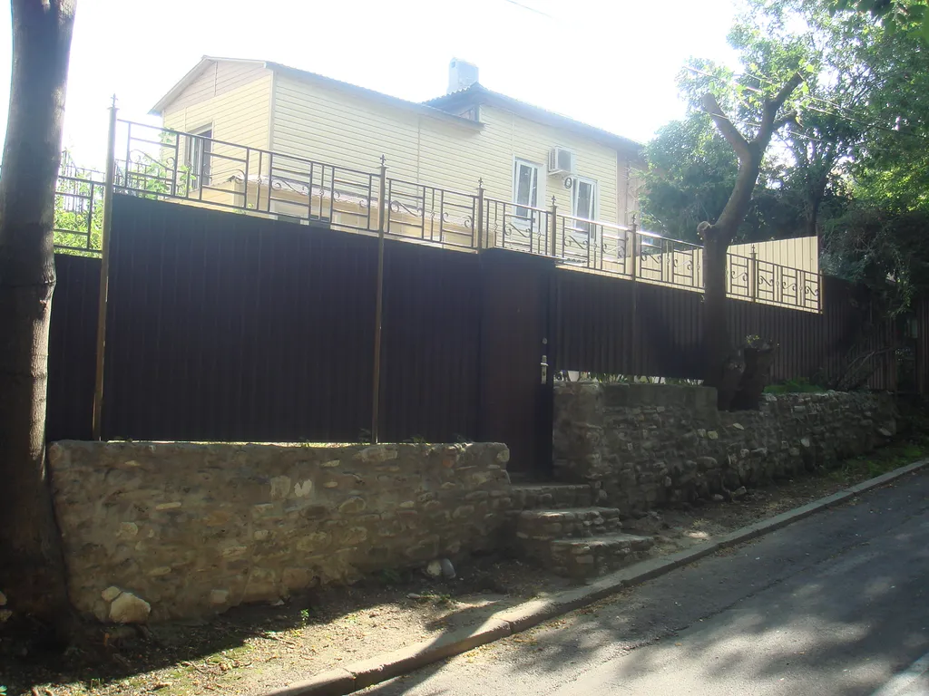 Квартира с отдельным входом и закрытым двориком