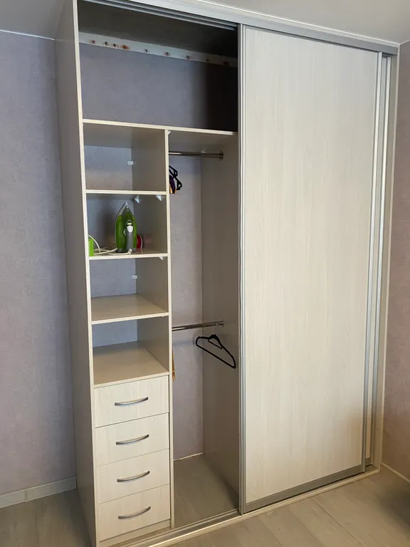 Хорошая, светлая  квартира в современном районе на берегу озера