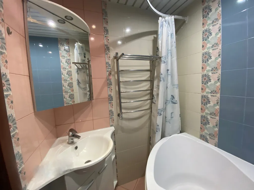 Красивая квартира с большим TV и Алисой