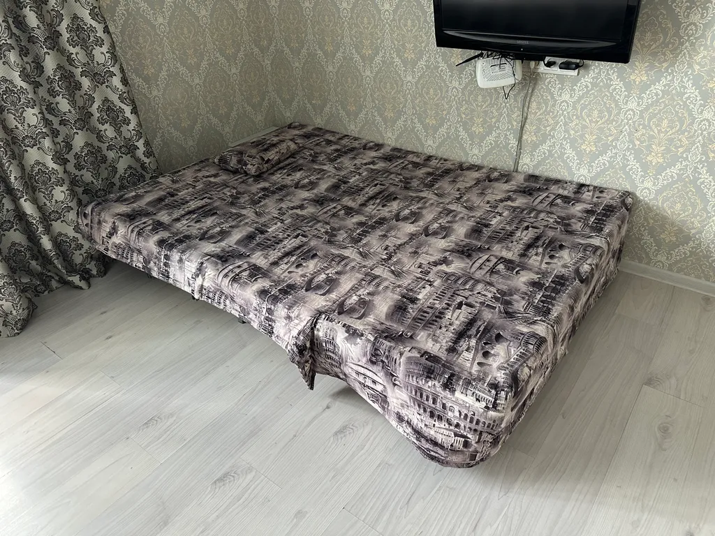 Уютная двухкомнатная квартира на Площади Строителей