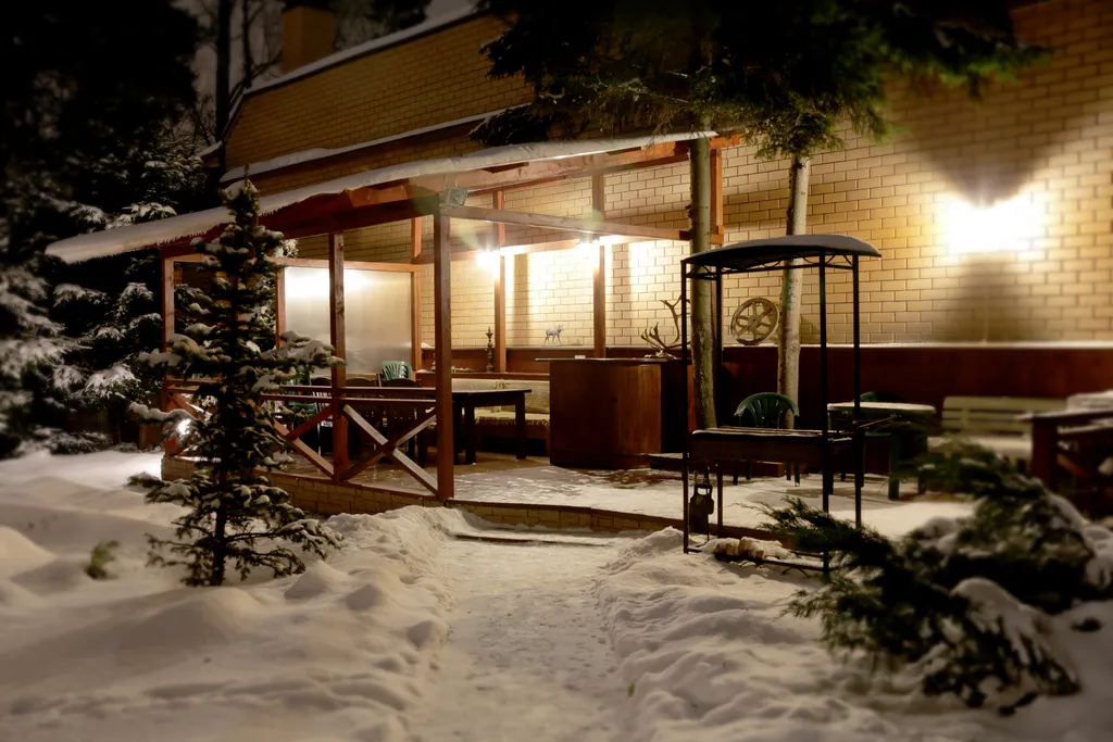 Уютный дом с тёплым бассейном и без подводных камней