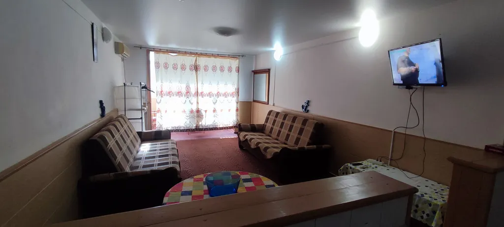 Двухэтажный эллинг на берегу моря