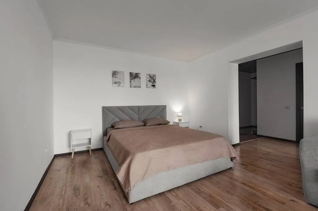 Большой 1-комнатной квартиры с видом на парк и реку