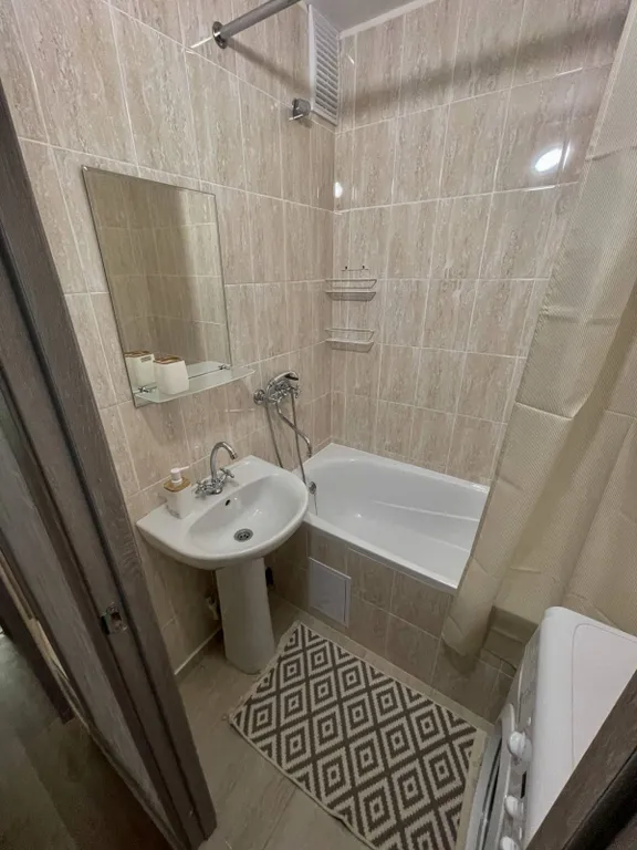 Квартира Двухкомнатная квартира рядом с ТЦ Июнь — Красноярск