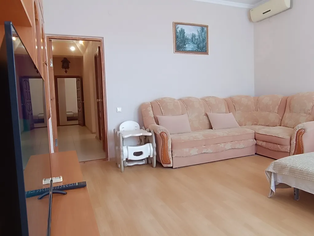 Уютная 2-х комнатная квартира с большой кухней