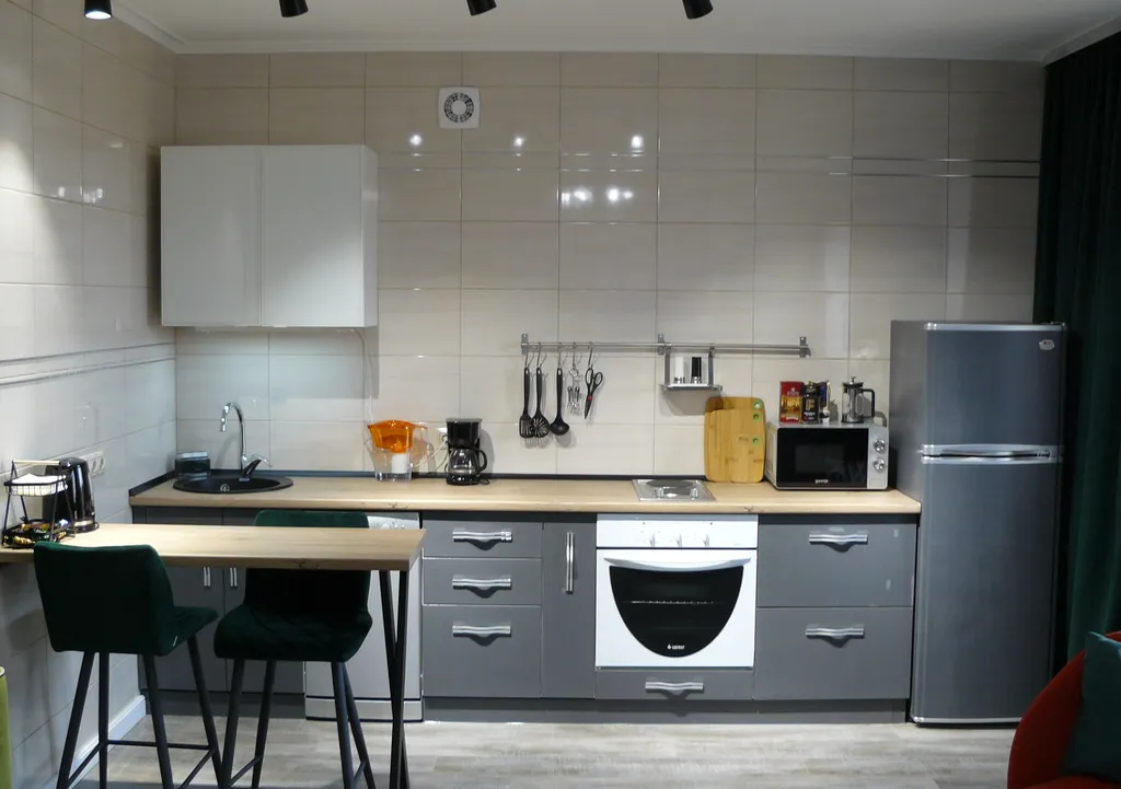 Рыжий Кот Дружный (просторная 2-ка с изолированной спальней)