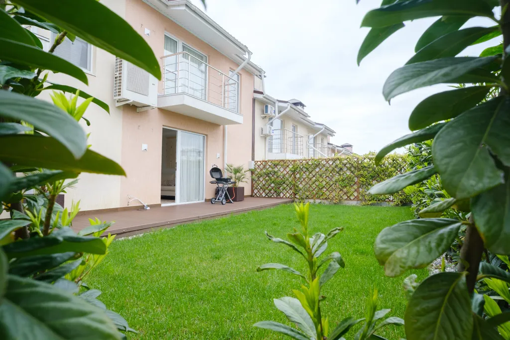 Семейный дом с территорией и видом на море