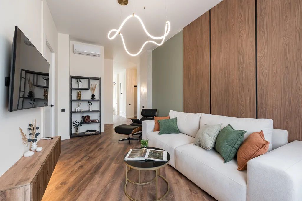 Сталинка после ремонта с видом на главный проспект и закаты