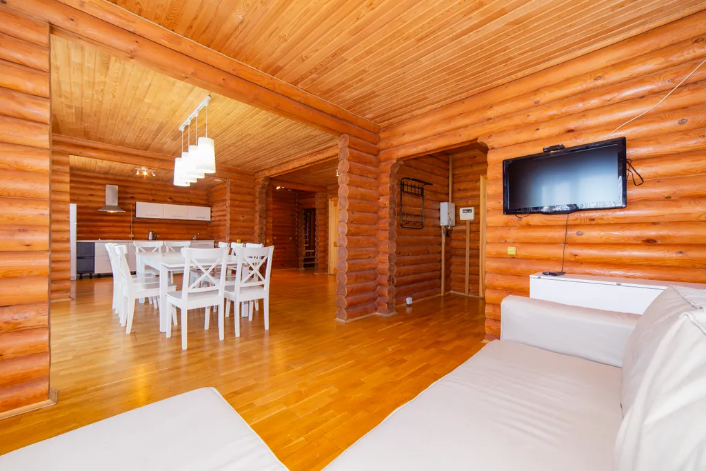 Большой коттедж с видом на озеро