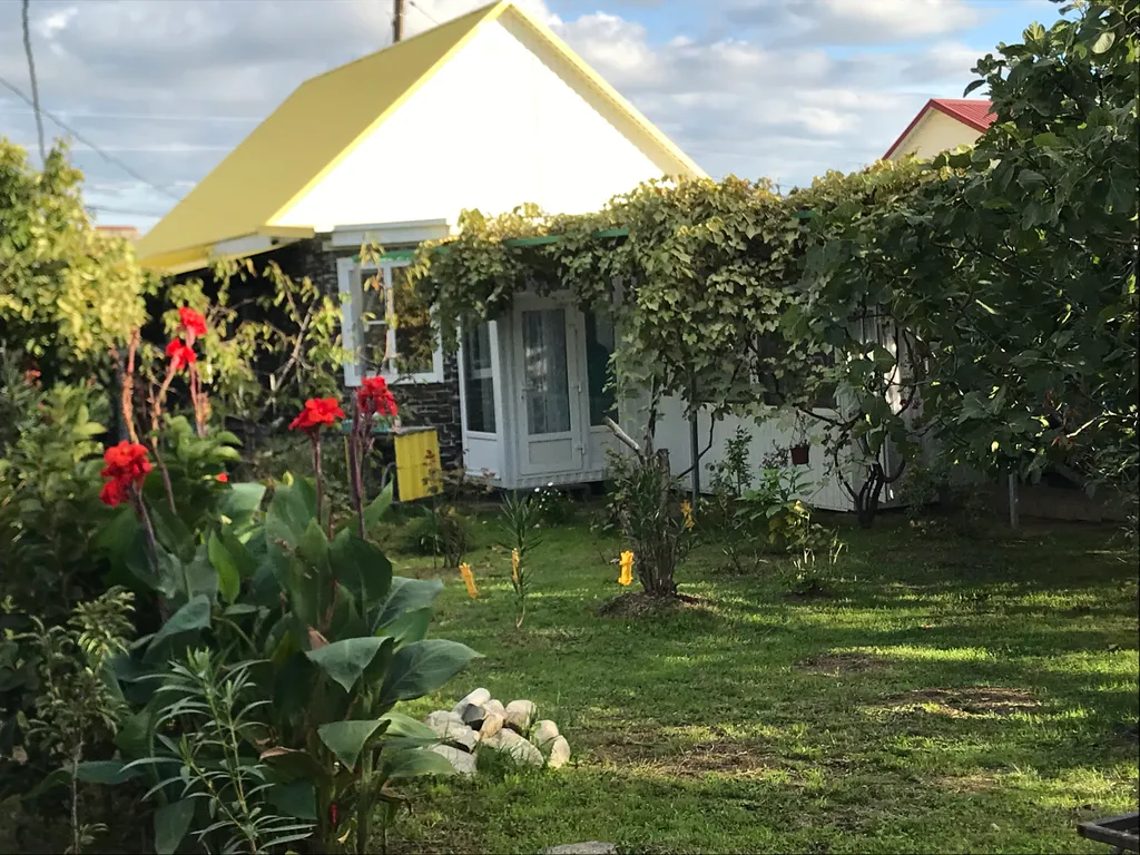 Половина дома с отдельным входом, с садом на берегу Чёрного моря