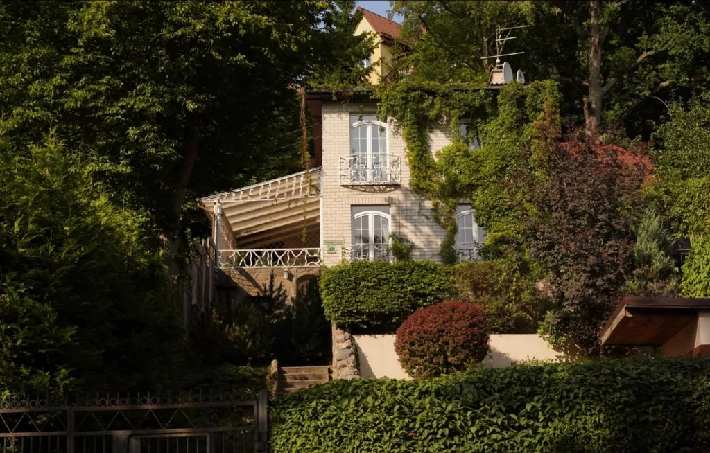 Особняк на берегу Тихого озера