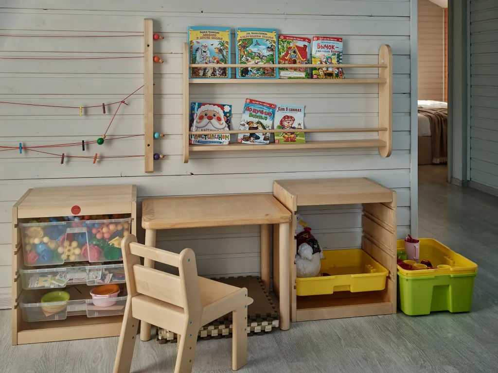 Творческий дом с игровой и полкой увлечений
