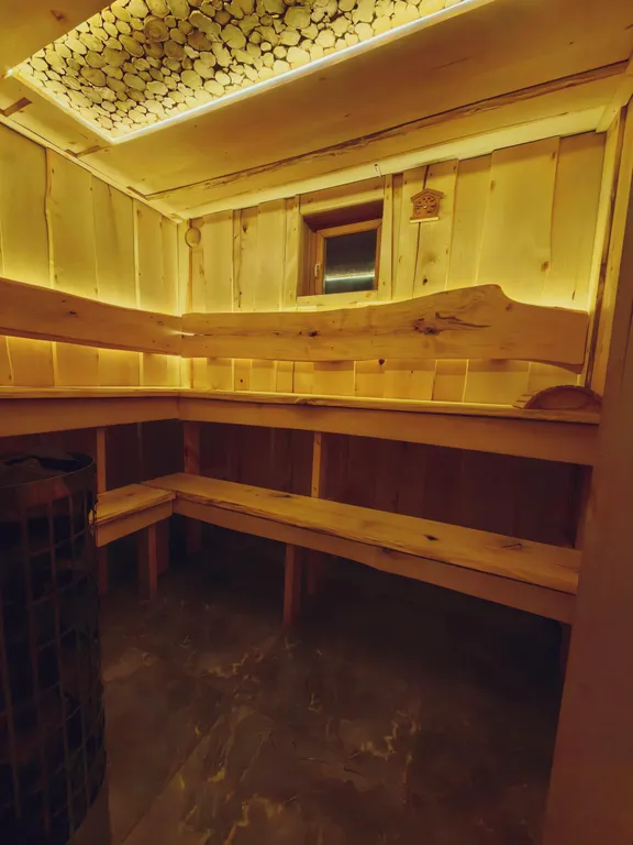 Дом с теплым бассейном